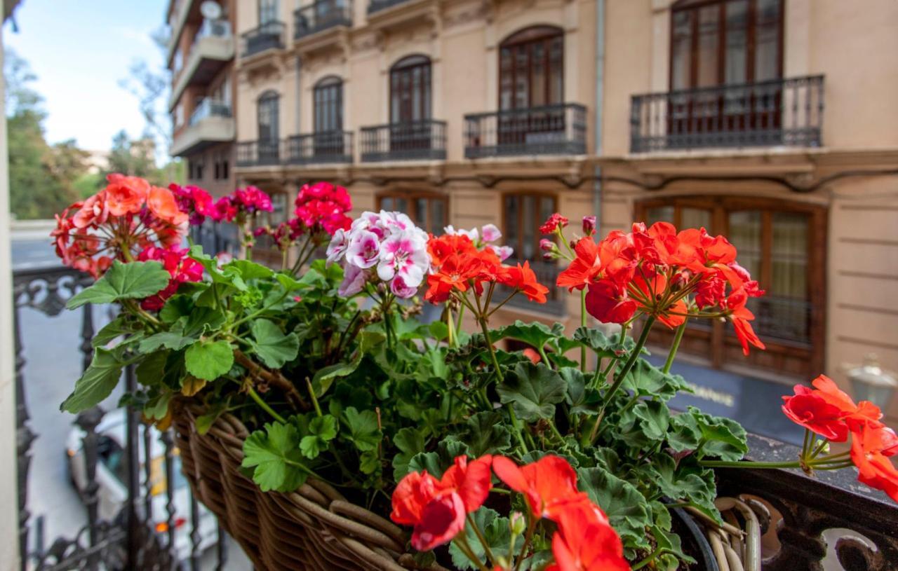 Luxurious & Alluring Home In Historic Town บาเลนเซีย ภายนอก รูปภาพ