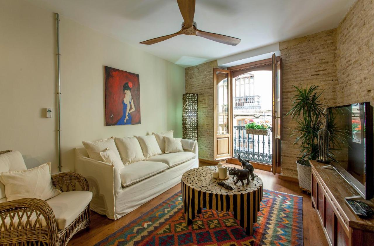 Luxurious & Alluring Home In Historic Town บาเลนเซีย ภายนอก รูปภาพ